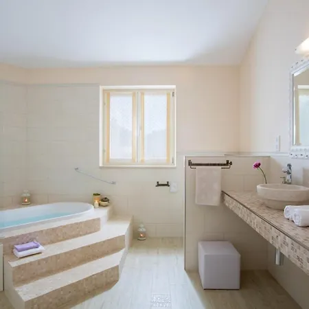 Aurora In For 8 Persons With Sea View & Whirlpool *