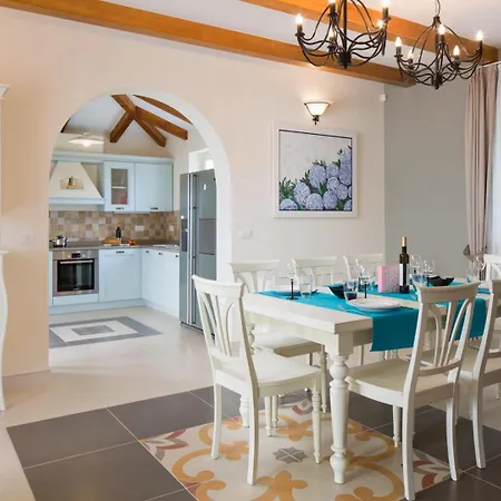 Aurora In For 8 Persons With Sea View & Whirlpool