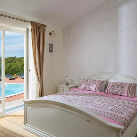 Villa Aurora In For 8 Persons With Sea View & Whirlpool Bale