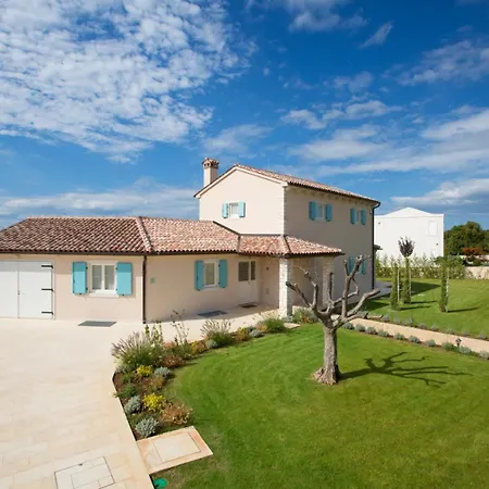 Aurora In For 8 Persons With Sea View & Whirlpool * Bale